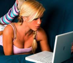 Требуется  на работу ответственная девушка от 18 до 30 лет - оголошення